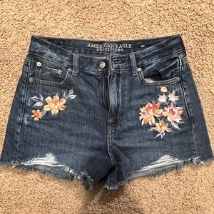 American Eagle Embroidered Mom Shorts Size 4